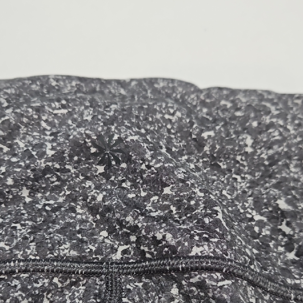 Athleta Gray Salutation Stash Pocket Tight Leggings Size MT - Picture 7 of 9